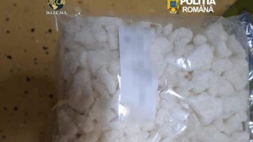 Două persoane, arestate preventiv pentru trafic de droguri de mare risc, după moartea unui tânăr din Buzău, cel mai probabil din cauza drogului „cristal”