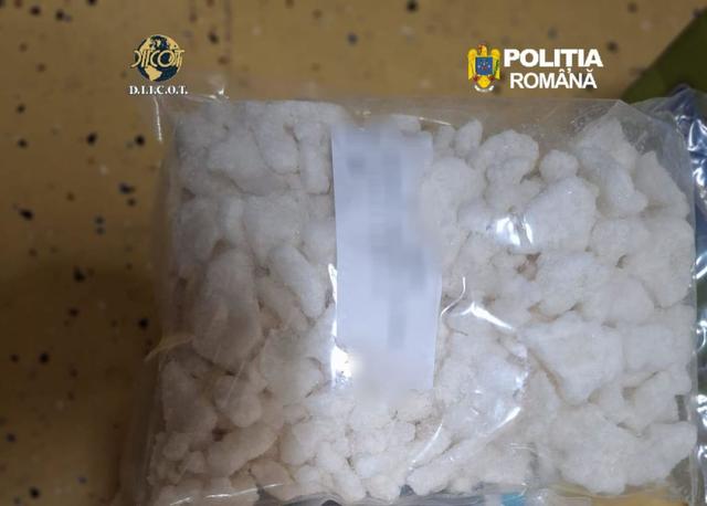 Două persoane, arestate preventiv pentru trafic de droguri de mare risc, după moartea unui tânăr din Buzău, cel mai probabil din cauza drogului „cristal”