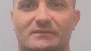 Bihor: Amplă operaţiune de căutare a bărbatului suspectat că a ucis-o pe fata de 18 ani / Anchetatorii au publicat fotografia suspectului / Are 39 de ani şi este căutat cu sprijinul câinilor de urmă, al dronelor şi al unui elicopter