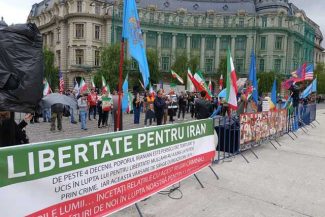 În pofida uciderii sau arestării a zeci de mii de protestatari, a războiului cu SUA ori a sancţiunilor internaţionale împotriva Iranului, Grupul parlamentar românesc de prietenie cu Republica Islamică Iran rezistă