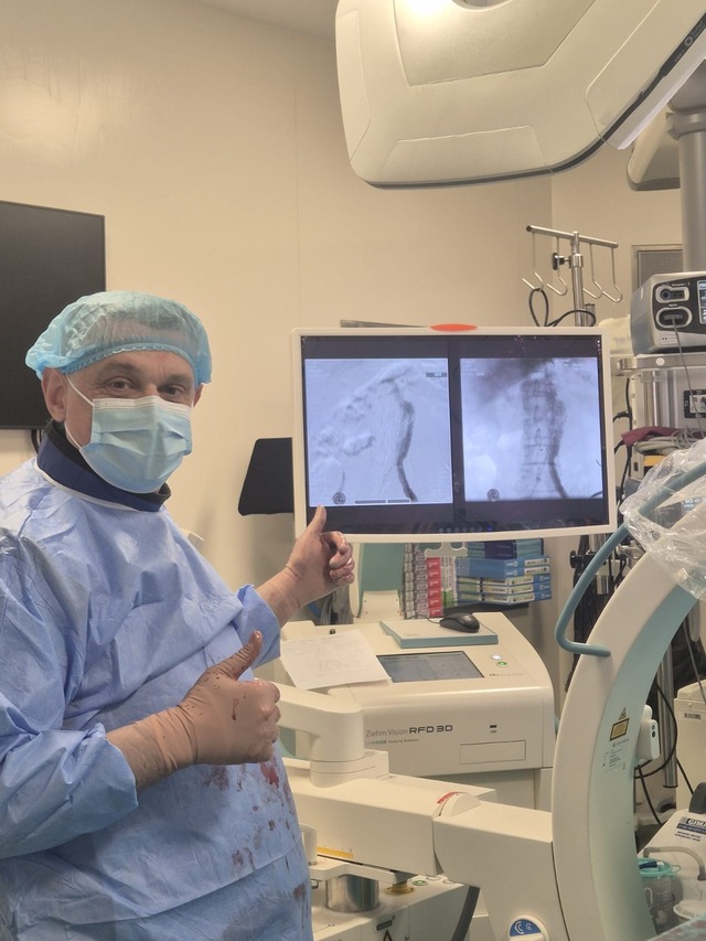 Premieră medicală la Spitalul Judeţean Timişoara – Pacient de 78 ani cu anevrism de aortă abdominală, operat cu succes printr-o nouă procedură – FOTO