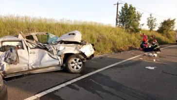 Hunedoara: Un bărbat de 74 de ani a murit după ce a intrat cu maşina într-un cap de pod / Într-un alt accident rutier, un bărbat a fost rănit după ce autoturismul său a lovit remorca unui camion – FOTO