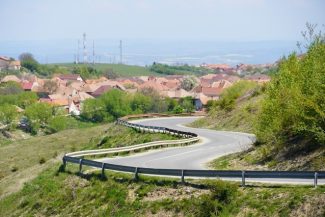 Interes ridicat pentru reabilitarea drumului judeţean DJ 106 E, pe tronsonul Sălişte – Tilişca – Poiana Sibiului – Jina: 27 de oferte pentru cele 220 milioane de lei puse la dispoziţie