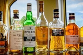 SUA elimină tarifele pentru whisky-ul scoţian, dar exporturile britanice pe piaţa americană rămân în scădere puternică