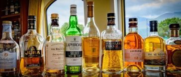 SUA elimină tarifele pentru whisky-ul scoţian, dar exporturile britanice pe piaţa americană rămân în scădere puternică