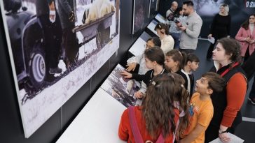 Poveşti citite pe iarbă, baloane uriaşe de săpun, desene pe asfalt, dans şi jocuri, de Ziua Copilului, la Muzeul „Antipa”