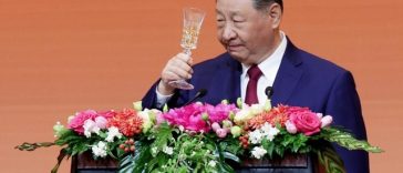Xi Jinping le transmite lui Elon Musk, Tim Cook şi altor directori americani că China ”se va deschide şi mai mult”
