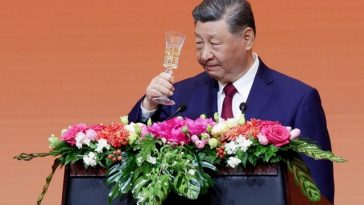 Xi Jinping le transmite lui Elon Musk, Tim Cook şi altor directori americani că China ”se va deschide şi mai mult”