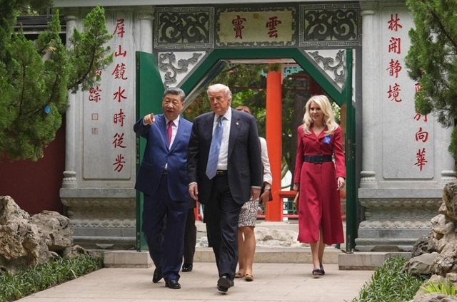 UPDATE-Trump avertizează Taiwanul, într-un interviu la Fox News, înainte să plece din China, să nu-şi proclame independenţa