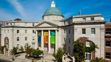 Administraţia Trump acuză Facultatea de Medicină a prestigioasei Universităţi Yale de discriminarea candidaţilor albi şi asiatici. Departamentul Justiţiei anunţă că vrea ”un acord de soluţionare amiabilă”, pentru ca Yale să se pună ”în acord cu legea”