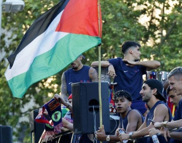 Fotbal: Premierul spaniol se declară “mândru” de Yamal, după ce acesta a fluturat drapelul palestinian în timpul sărbătoririi titlului câştigat de Barça