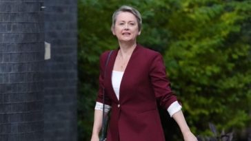 Londra condamnă ”încălcarea spaţiului aerian al NATO de către Rusia”, în urma căderii unei drone ruseşti la Galaţi, drept ”extrem de periculoasă şi nechibzuită”. Regatul este ”unit cu România şi aliaţii săi pentru a apăra fiecare centimetru al teritoriulu