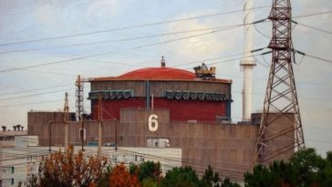 Două atacuri în două zile la Centrala Nucleară Zaporojie, ocupată de Rusia. Moscova şi Kievul se acuză reciproc de un atac cu dronă care a făcut o gaură în zidul sălii turbinelor. Şase autobuze şi două camioane distruse în alt atac la atelierul de transpo