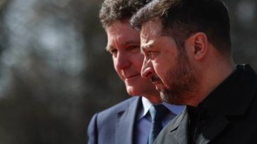 Zelenski: ”Suntem pregătiţi să susţinem România în orice fel este necesar”, după căderea unei drone pe ”o clădire rezidenţială obişnuită” la Galaţi. El cere UE sancţiuni prin care Moscova să simtă că atacurile sale sunt ”pierderi semnificative ale Rusiei