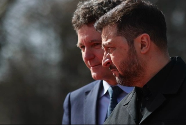 Zelenski: ”Suntem pregătiţi să susţinem România în orice fel este necesar”, după căderea unei drone pe ”o clădire rezidenţială obişnuită” la Galaţi. El cere UE sancţiuni prin care Moscova să simtă că atacurile sale sunt ”pierderi semnificative ale Rusiei