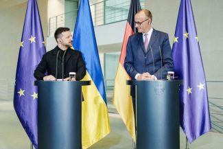 Cancelarul Germaniei propune statutul de membru „asociat” al UE pentru Ucraina. Kievul ar putea participa la reuniunile UE fără drept de vot. Friedrich Merz a trimis o scrisoare în acest sens liderilor UE