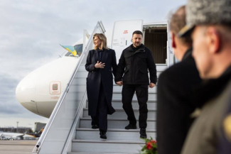 Preşedintele Volodimir Zelenski vine la Bucureşti, la Summit-ul B9, împreună cu soţia sa, Olena Zelenska / Aceasta va avea un program separat, cu Mirabela Grădinaru – surse