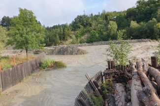 Prahova: Intervenţie cu motopompe de mari dimensiuni pentru asigurarea apei potabile în zona Valea Teleajenului. Echipaje ale IGSU trag apa din râul Teleajen către polderul Izvoarele pentru ca locuitorii din zonă să nu rămână fără sursă de apă