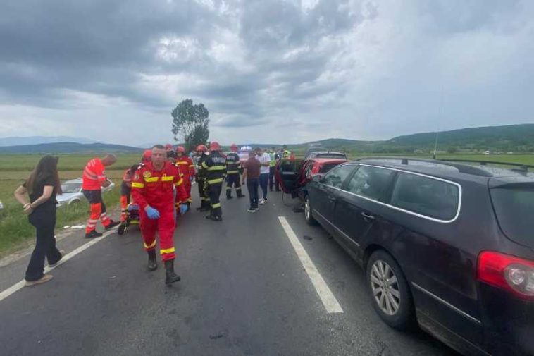 UPDATE Sibiu: Nerespectarea distanței în mers, cauza accidentului de pe DN 1, la Avrig