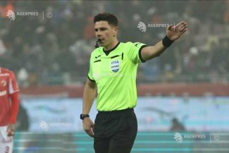 Fotbal: Marian Barbu arbitrează partida amicală dintre Polonia și Nigeria