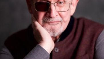 Salman Rushdie revine la ficțiune la patru ani după atacul cu cuțitul căruia i-a fost victimă