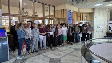 Mureș: Angajații din Finanțe, protest în fața instituției pe marginea proiectului legii salarizării