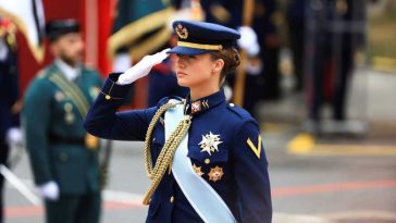 Viitoarea regină a Spaniei a obținut insigna de parașutist