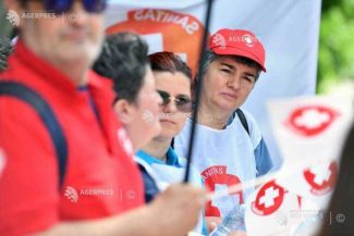 Sindicaliștii de la Sanitas reiau protestele; vor retragerea proiectului noii legi a salarizării