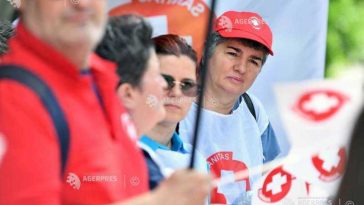 Sindicaliștii de la Sanitas reiau protestele; vor retragerea proiectului noii legi a salarizării