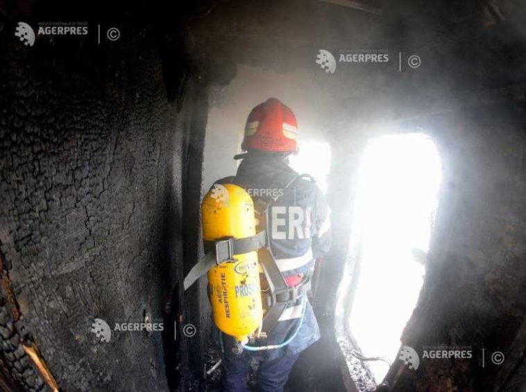 Dâmbovița: Incendiu la locomotiva unui tren de marfă, în Găești