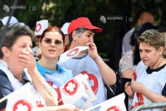 Mii de sindicaliști de la Sanitas în marș de protest de la Guvern la Piața Constituției; ei sunt nemulțumiți de noua lege a salarizării