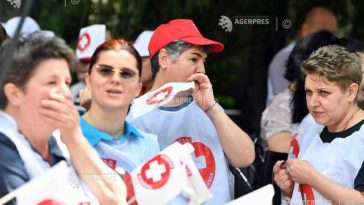 Mii de sindicaliști de la Sanitas în marș de protest de la Guvern la Piața Constituției; ei sunt nemulțumiți de noua lege a salarizării