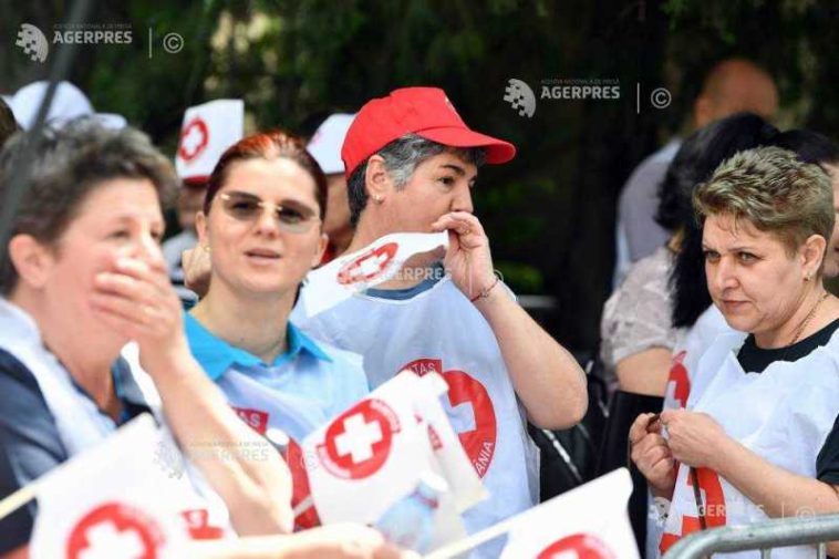 Mii de sindicaliști de la Sanitas în marș de protest de la Guvern la Piața Constituției; ei sunt nemulțumiți de noua lege a salarizării