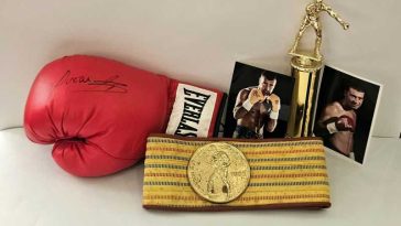 Campanie MNIR/ Lucian Bute – primul sportiv care donează muzeului bunuri legate de cariera sa
