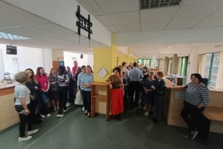 Harghita: A doua zi de proteste la AJFP și Trezorerie împotriva proiectului legii salarizării; angajații spun că se simt umiliți