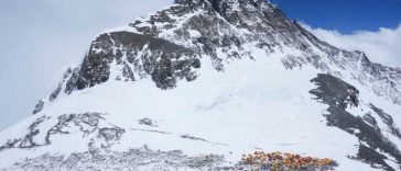 Alpinism: Un ghid nepalez, dat dispărut pe Everest, găsit în viață după șase zile