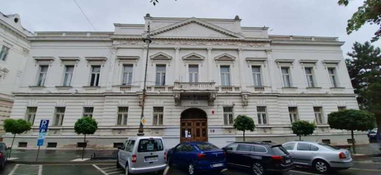 Protest Finanțe/Arad: Toți cei 380 de angajați de la AJFP au rămas acasă, ca formă de protest
