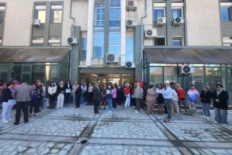 Protest salarizare/Bistrița-Năsăud: Angajații de la Finanțe au întrerupt lucrul timp de două ore