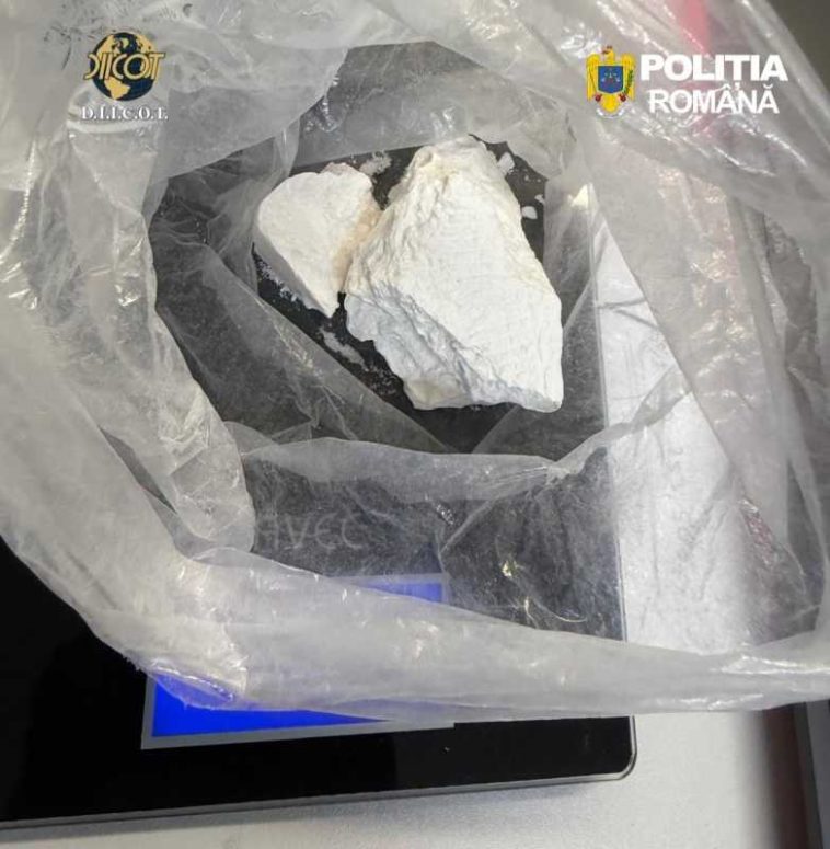 Bihor: Un bărbat arestat preventiv, iar un italian pus sub control judiciar, pentru trafic de droguri