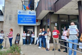 Protest salarizare/Hunedoara: Angajații CJP acuză lipsa de personal și volumul mare de muncă, dar și nivelul salariilor