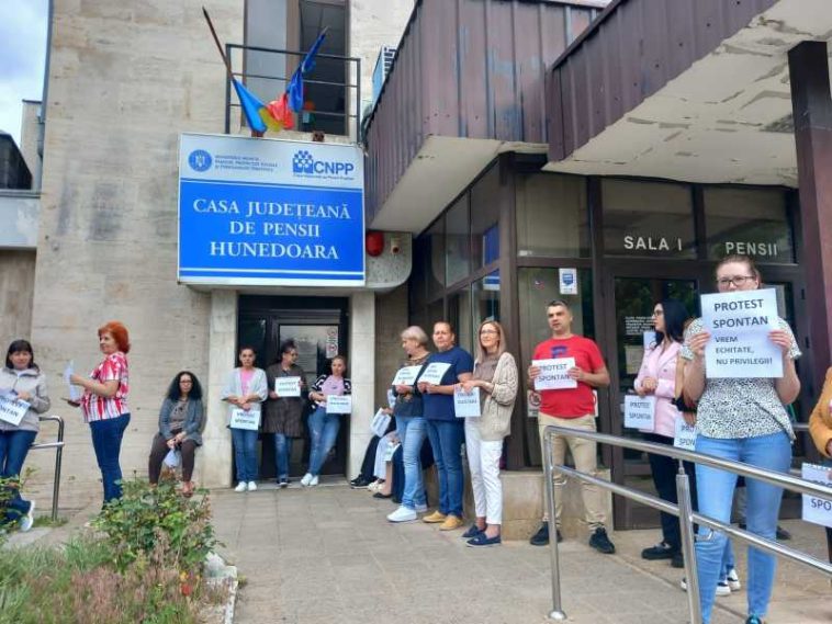 Protest salarizare/Hunedoara: Angajații CJP acuză lipsa de personal și volumul mare de muncă, dar și nivelul salariilor