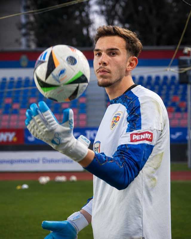 Fotbal: Universitatea Craiova l-a transferat pe portarul Alexandru Maxim, de la FC Voluntari
