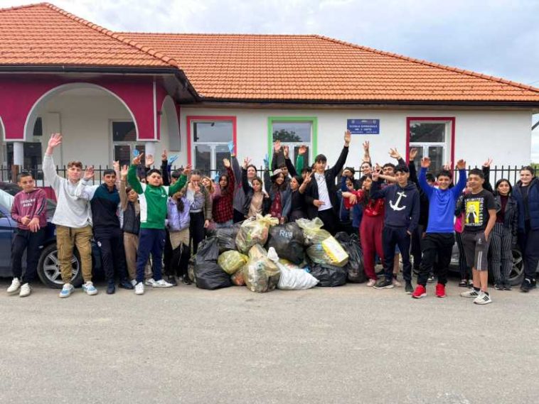 Bihor: Zeci de acțiuni de ecologizare organizate de CJ în cadrul evenimentului ‘Luna curățeniei’