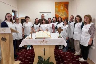 Harghita: Program de voluntariat, introdus în premieră la SJU Miercurea-Ciuc; mai multe persoane oferă sprijin pacienților