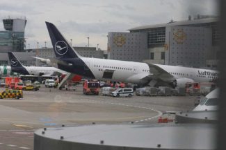 Germania: Mai mulți răniți pe aeroportul din Frankfurt după ruperea trenului de aterizare față al unui Boeing-787