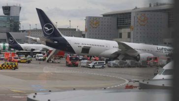 Germania: Mai mulți răniți pe aeroportul din Frankfurt după ruperea trenului de aterizare față al unui Boeing-787