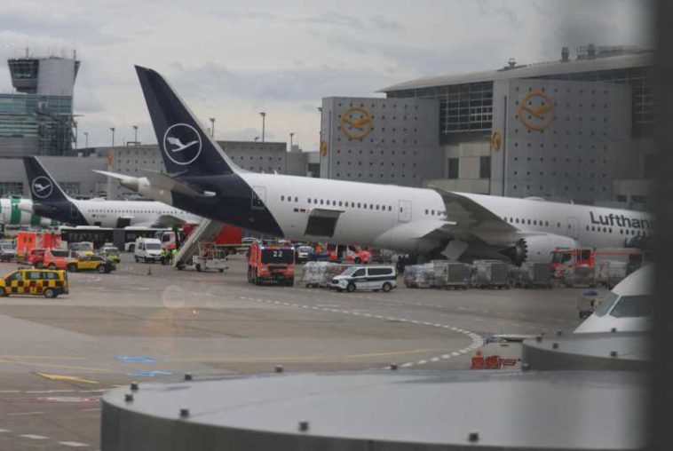 Germania: Mai mulți răniți pe aeroportul din Frankfurt după ruperea trenului de aterizare față al unui Boeing-787