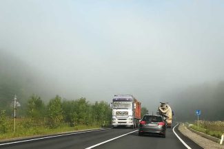 Infotrafic: Circulație îngreunată din cauza ceții pe drumurile din şase județe