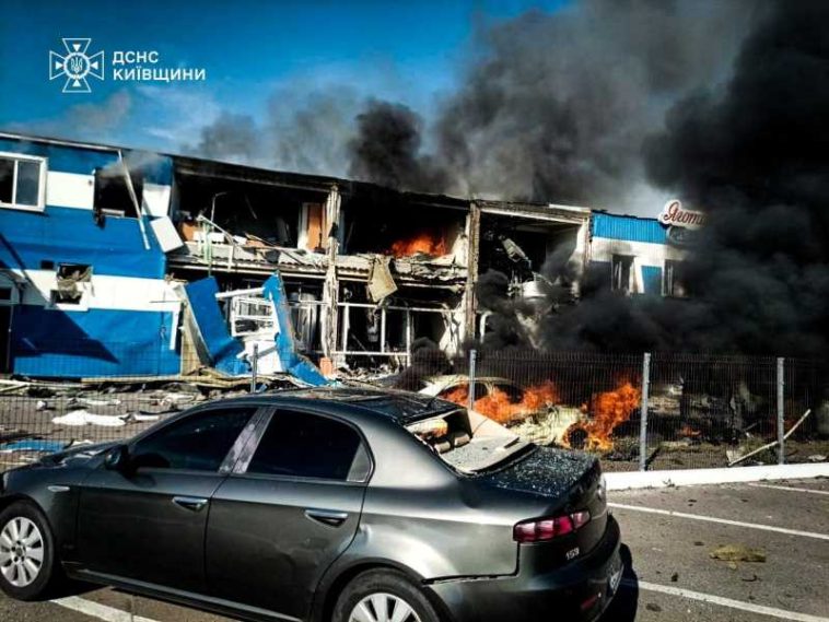 #Ucraina: Patru morți și șapte răniți într-o lovitură rusească asupra unei uzine alimentare de lângă Kiev