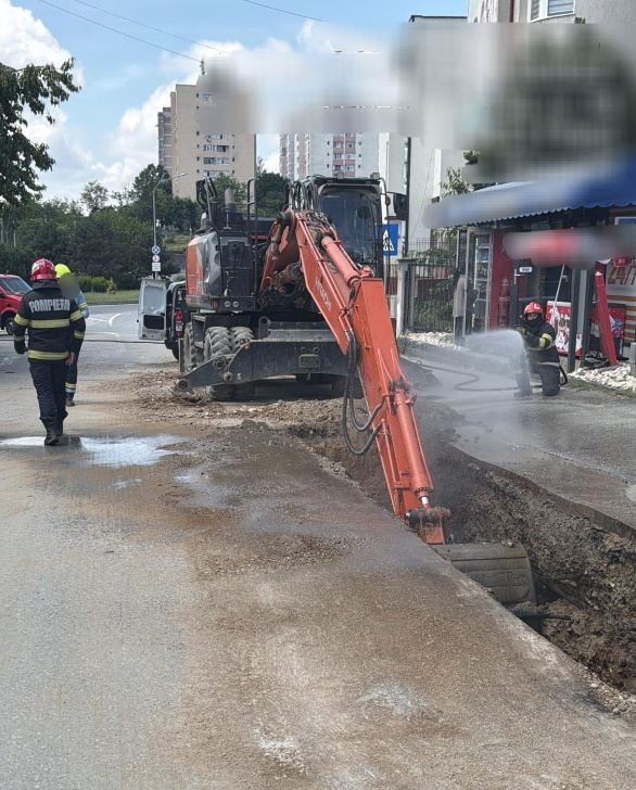 Argeș: Țeavă de gaze avariată în timpul unor lucrări; 25 de persoane evacuate preventiv